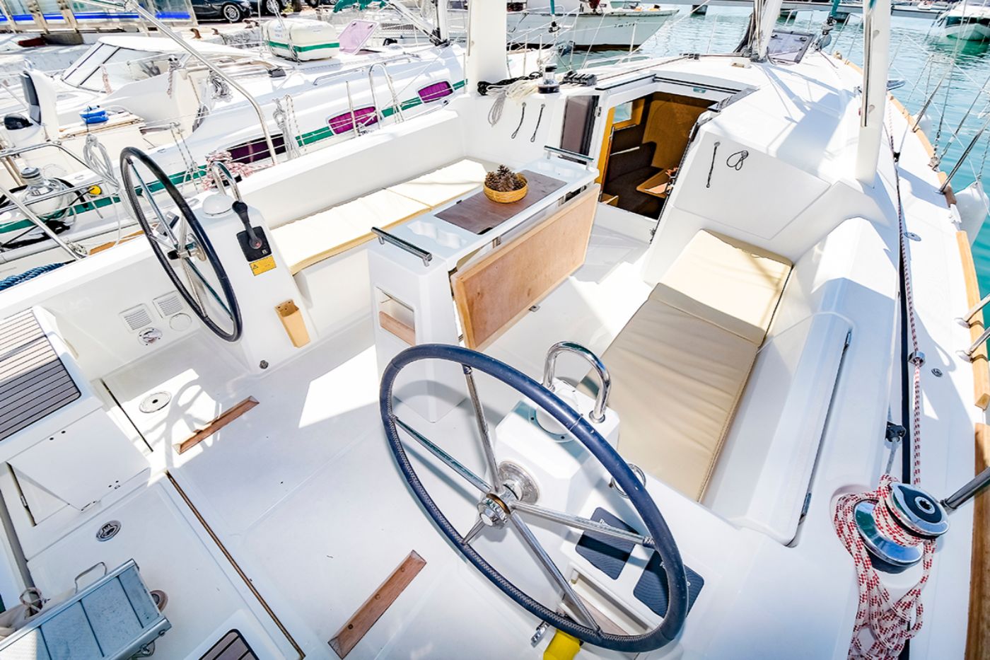 OCEANIS 38