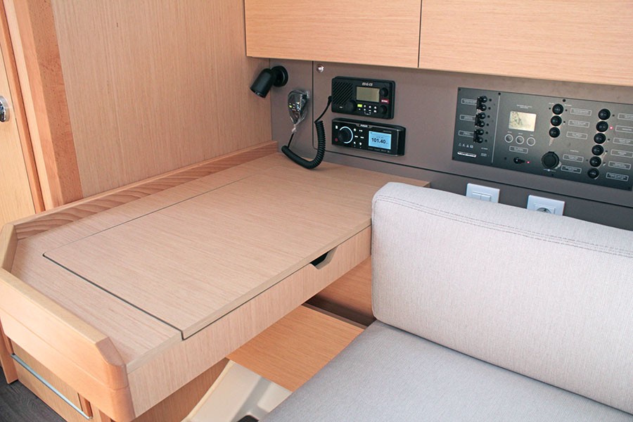 Beneteau Oceanis 38.1